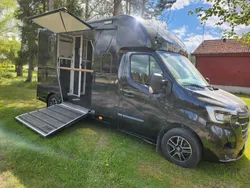 Svart Begagnad 2020 Renault Master Van | 690 000 kr