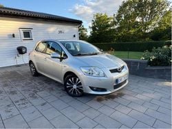 Silver Begagnad 2008 Toyota Auris Halvkombi | 43 999 kr (Marknadspris)