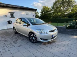 Silver Begagnad 2008 Toyota Auris Halvkombi | 43 999 kr (Marknadspris)