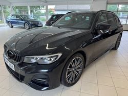 Svart (svartmetallick) Begagnad 2022 BMW 320 M Sport Kombi | 369 900 kr (Marknadspris)