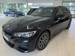 Svart (svartmetallick) Begagnad 2022 BMW 320 M Sport Kombi | 369 900 kr (Marknadspris)