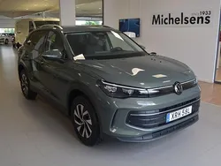 Grön Begagnad 2025 VW Tiguan Edition SUV | 516 900 kr