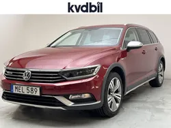 Mörkröd (mörkröd metallic) Begagnad 2016 VW Passat Alltrack Kombi | 172 800 kr (Bra pris)