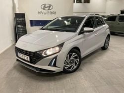 Grå Begagnad 2024 Hyundai i20 Essential Halvkombi | 248 000 kr (Bra pris)