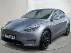 Grå Begagnad 2024 Tesla Model Y SUV | 480 000 kr