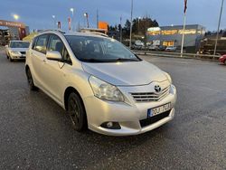 Silver metallic Begagnad 2010 Toyota Verso Minibuss | 47 000 kr (Marknadspris)