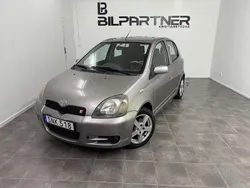 Grå Begagnad 2001 Toyota Yaris Halvkombi | 16 900 kr (Marknadspris)