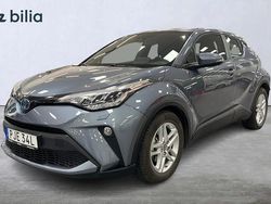Grå Begagnad 2022 Toyota C-HR Active SUV | 274 900 kr (Marknadspris)
