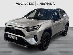 Grå Begagnad 2023 Toyota RAV4 Hybrid Style SUV | 439 000 kr (Marknadspris)
