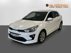 Vit Begagnad 2022 Kia Rio Advance Halvkombi | 159 900 kr (Marknadspris)