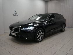 Svart Begagnad 2019 Volvo V60 Momentum Kombi | 259 900 kr (Marknadspris)