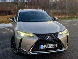 Begagnad 2020 Lexus UX 250h SUV | 239 000 kr (Marknadspris)