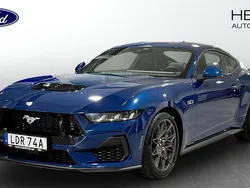 Blå Ny 2024 Ford Mustang GT Fastback Sportkupé | 740 500 kr