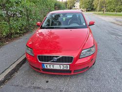 Röd Begagnad 2007 Volvo S40 Kinetic Sedan | 7 999 kr (Superpris)