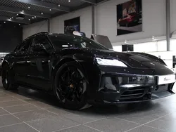 Svart Ny 2025 Porsche Taycan GTS Sport Turismo Sedan | 1 990 400 kr