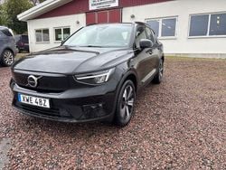 Svart Begagnad 2022 Volvo XC40 Plus SUV | 334 000 kr
