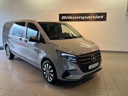 Grå Ny 2025 Mercedes Vito Minibuss | 748 750 kr (Marknadspris)