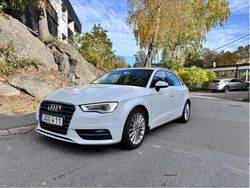 Vit Begagnad 2015 Audi A3 Sportback Halvkombi | 105 000 kr (Marknadspris)