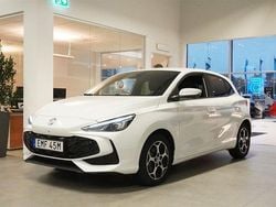 Vit Begagnad 2024 MG MG3 Luxury Halvkombi | 209 900 kr (Marknadspris)