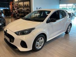 Vit Begagnad 2024 Mazda 2 Center-Line Halvkombi | 258 000 kr (Dyr)