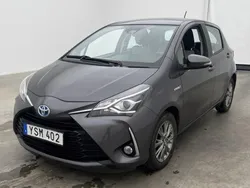 Grå Begagnad 2017 Toyota Yaris Hybrid Active Halvkombi | 140 000 kr (Marknadspris)