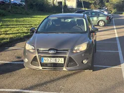 Brun Begagnad 2013 Ford Focus Titanium Halvkombi | 50 000 kr (Marknadspris)