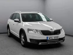 Vit Begagnad 2017 Skoda Octavia Scout Kombi | 109 900 kr