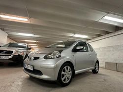 Silver Begagnad 2006 Toyota Aygo Halvkombi | 24 900 kr (Marknadspris)