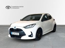 Vit Begagnad 2023 Toyota Yaris Hybrid Style Halvkombi | 239 900 kr (Marknadspris)