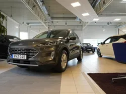 Grå (magnetic nyu) Begagnad 2022 Ford Kuga Titanium SUV | 259 900 kr (Bra pris)