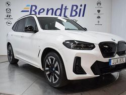 Vit Begagnad 2024 BMW iX3 M Sport SUV | 574 500 kr (Marknadspris)