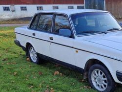 Begagnad 1986 Volvo 240 Sedan | 28 000 kr