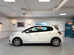 Vit Begagnad 2015 Peugeot 208 Halvkombi | 74 800 kr (Marknadspris)