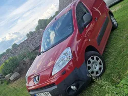 Röd Begagnad 2010 Peugeot Partner Minibuss | 25 000 kr (Bra pris)