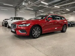 Röd Begagnad 2021 Volvo V60 Inscription Kombi | 339 000 kr (Marknadspris)