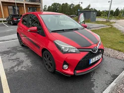 Röd Begagnad 2014 Toyota Yaris Active Halvkombi | 120 000 kr (Dyr)