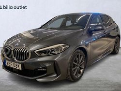 Grå Begagnad 2020 BMW 118 Shadowline Halvkombi | 244 900 kr (Lite dyr)