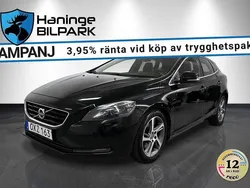 Svart Begagnad 2015 Volvo V40 Momentum Kombi | 109 995 kr (Marknadspris)