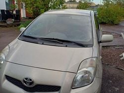 Brun Begagnad 2011 Toyota Yaris Halvkombi | 60 000 kr (Marknadspris)