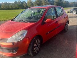 Röd Begagnad 2006 Renault Clio R.S. Halvkombi | 16 000 kr (Marknadspris)