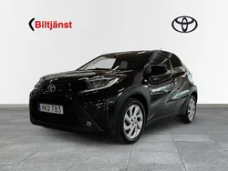 Svart Begagnad 2022 Toyota Aygo X-play Halvkombi | 169 000 kr (Marknadspris)
