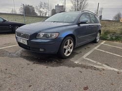 Blå Begagnad 2005 Volvo V50 Kinetic Kombi | 11 000 kr (Superpris)