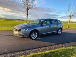 Grå Begagnad 2018 Volvo V60 Kinetic Kombi | 178 000 kr (Marknadspris)