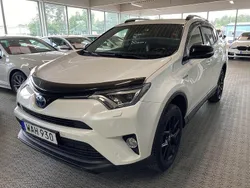 Vit (vit metallic) Begagnad 2017 Toyota RAV4 Edition SUV | 244 900 kr