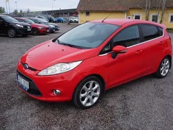 Röd Begagnad 2011 Ford Fiesta Titanium Halvkombi | 79 900 kr (Lite dyr)