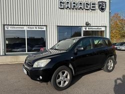 Svart Begagnad 2006 Toyota RAV4 SUV | 64 900 kr (Marknadspris)