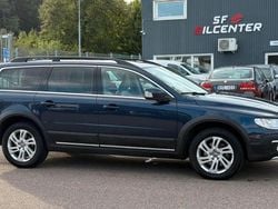 Blå Begagnad 2015 Volvo XC70 Summum SUV | 214 900 kr (Marknadspris)