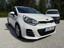 Vit Begagnad 2014 Kia Rio Halvkombi | 109 500 kr (Marknadspris)