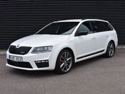 Vit Begagnad 2013 Skoda Octavia RS Kombi | 109 900 kr (Marknadspris)