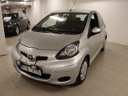 Silver Begagnad 2010 Toyota Aygo Halvkombi | 59 000 kr (Dyr)